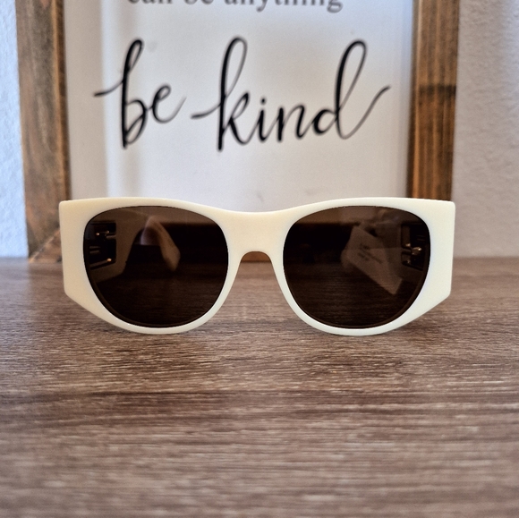 FENDI Sunglasses, FE40109I,  54-18 145, AUTHENTIC - Picture 2 of 9